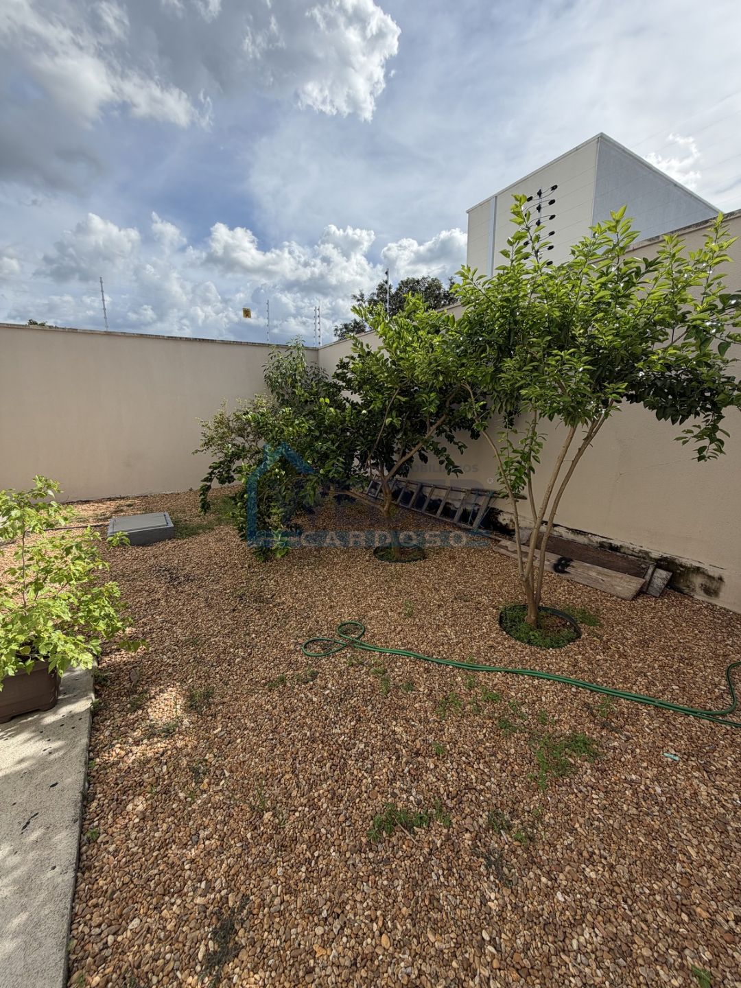 Casa ampla com excelente área externa – Cód.865