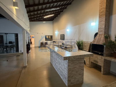 Casa moderna com área gourmet completa em Gurupi – Cód.884