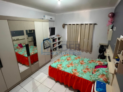 Casa com lote inteiro e amplo espaço em Gurupi. Cód – 919