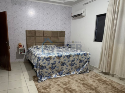 Sobrado com salas comerciais, apartamento e casa nos fundos em Gurupi. Cód-934
