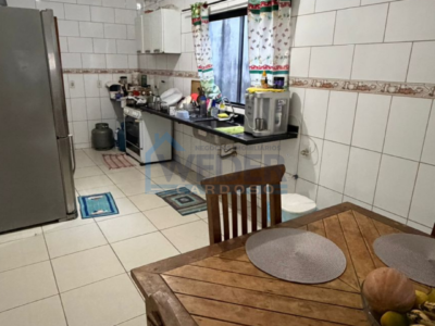 Sobrado com salas comerciais, apartamento e casa nos fundos em Gurupi. Cód-934