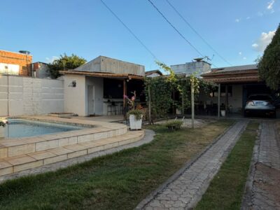 Sobrado com salas comerciais, apartamento e casa nos fundos em Gurupi. Cód-934