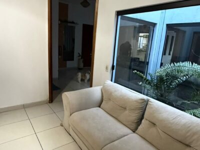 Sobrado com salas comerciais, apartamento e casa nos fundos em Gurupi. Cód-934